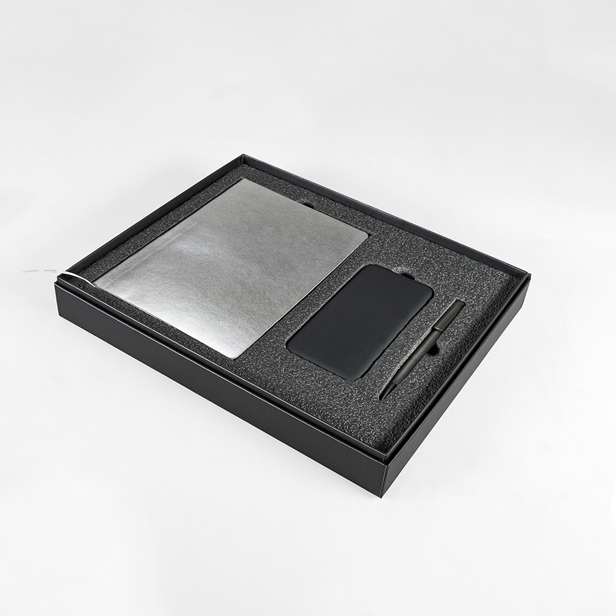 Набор подарочный SILVER: бизнес-блокнот, ручка и power bank в коробке с ложементом