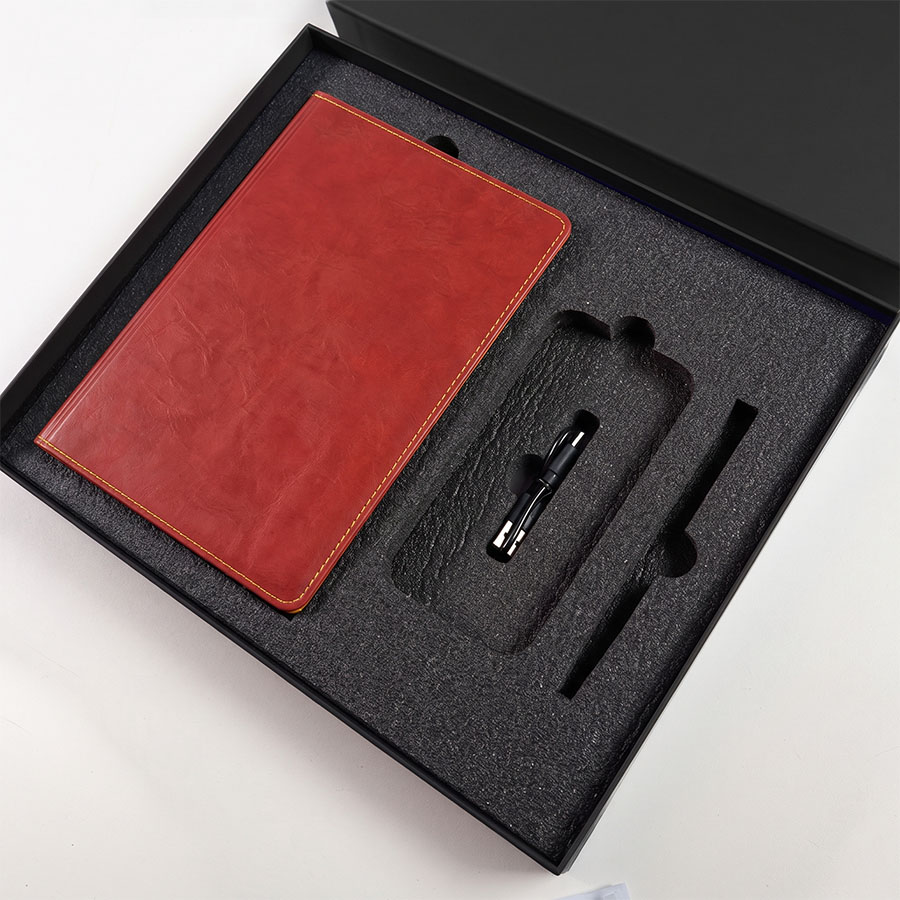 Набор подарочный EMBER: ежедневник и power bank в коробке с ложементом